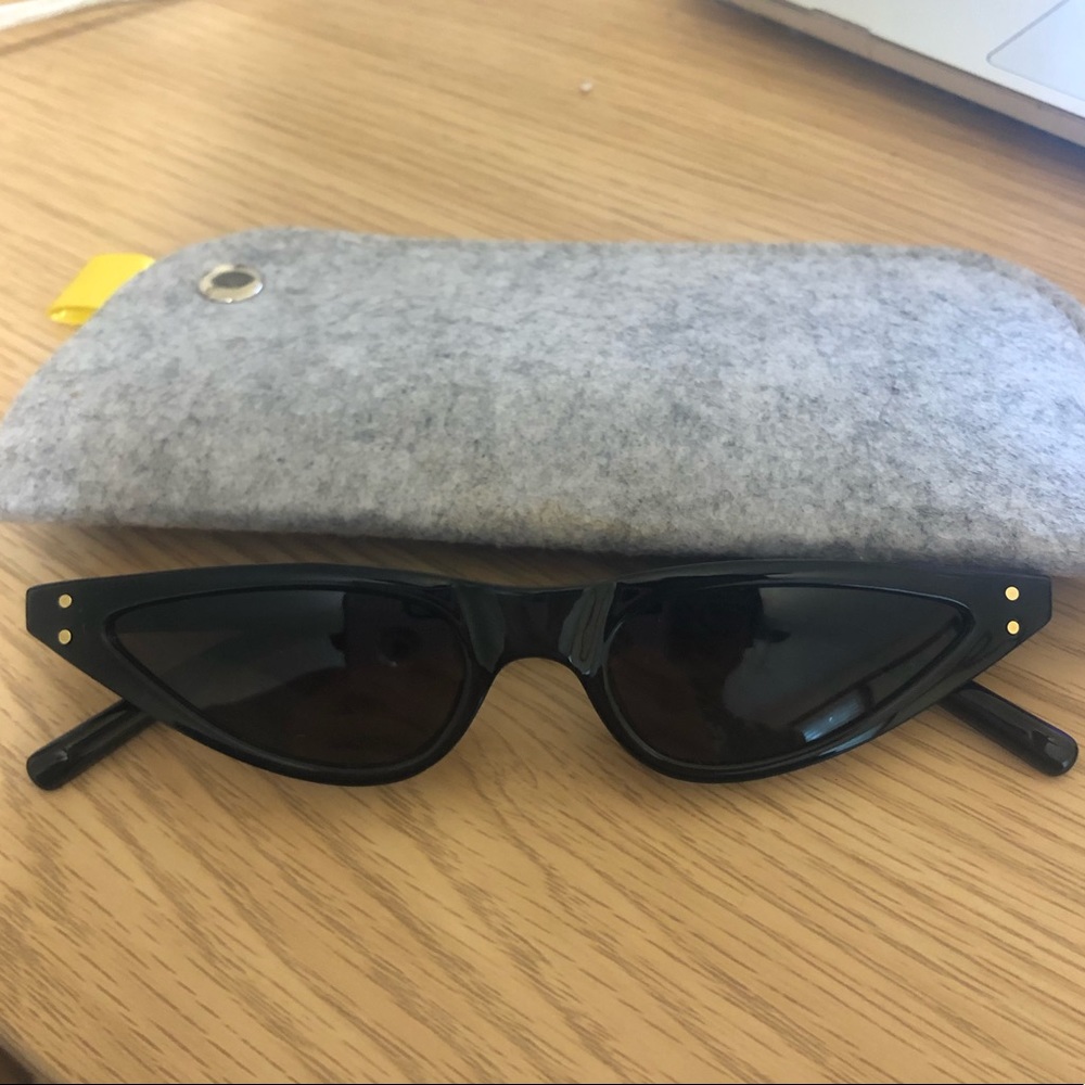 Fashionable Black Sunglasses